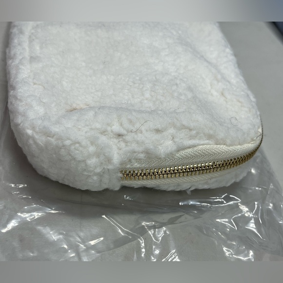 Lululemon Everywhere Crossbody Belt Bag Fleece 1L White Opal/Gold Hardware NWT - Picture 4 of 9